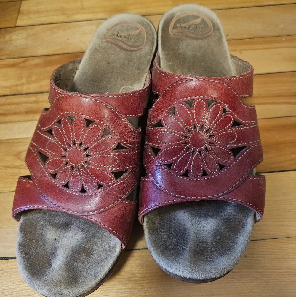 Sandals - Picture 1 of 2